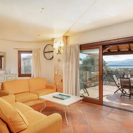 Teodoro Salina Villa *
